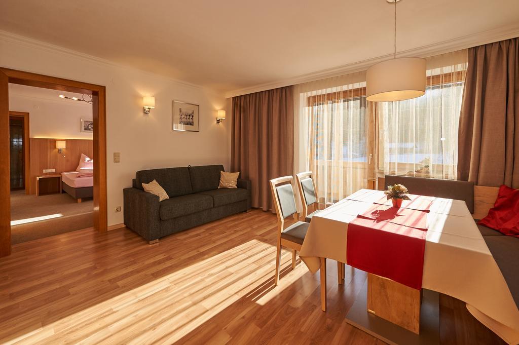 Apartments Neue Post Фильцмос Номер фото