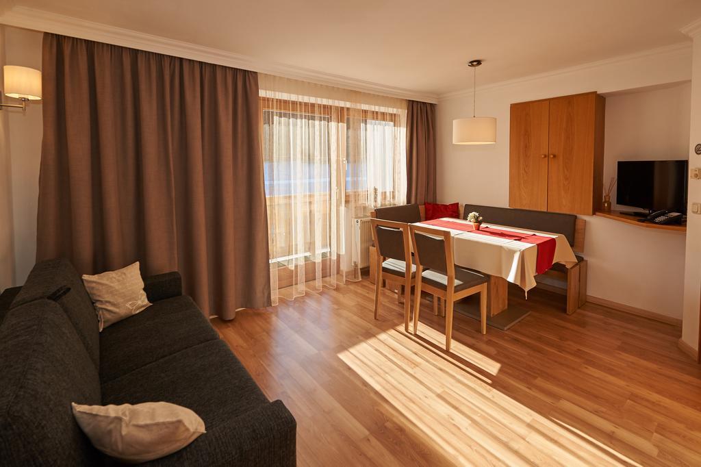 Apartments Neue Post Фильцмос Номер фото